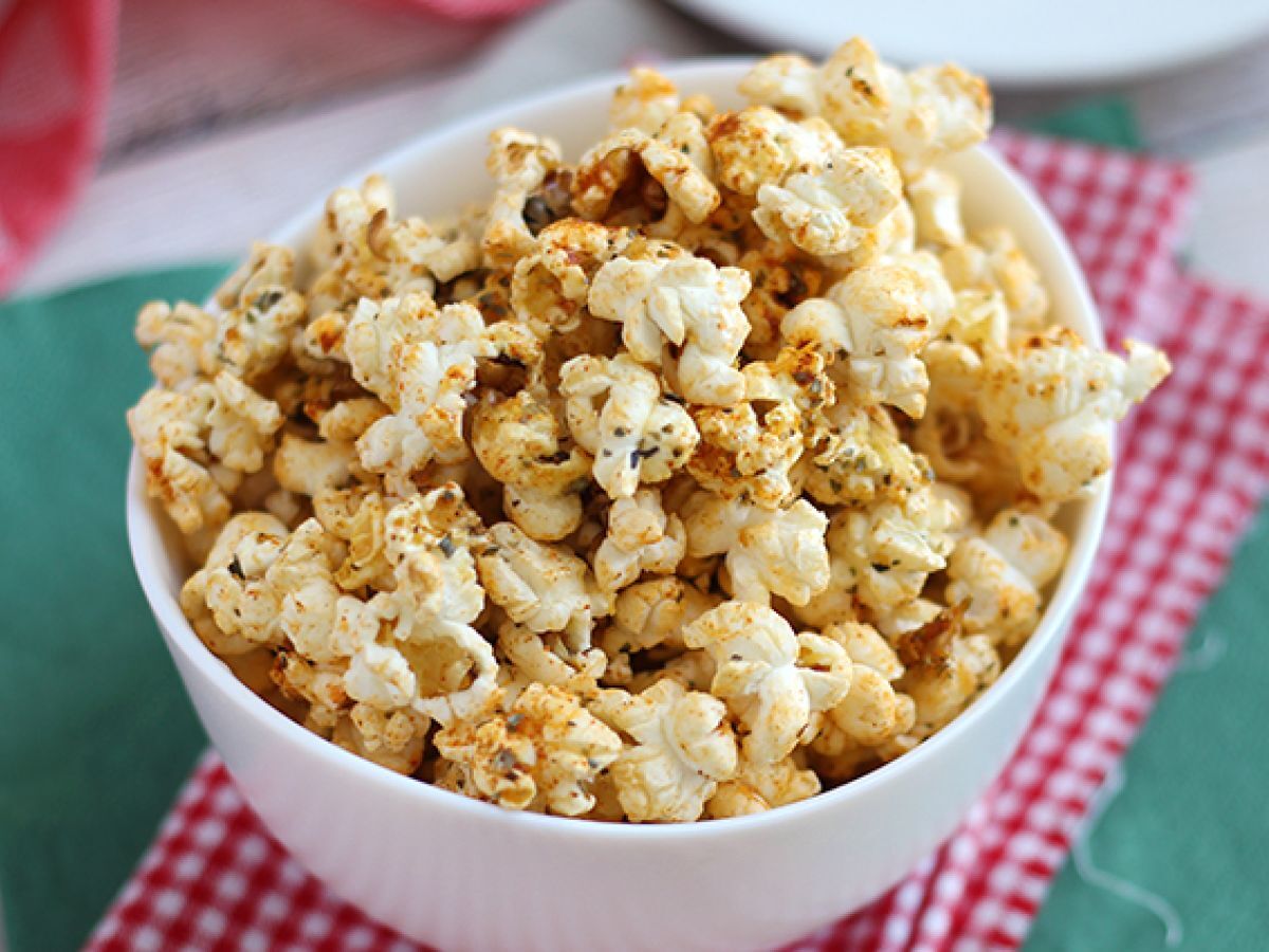 Pizzamaustettu popcorn