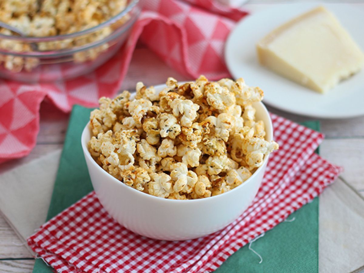 Pizzamaustettu popcorn - kuva 2