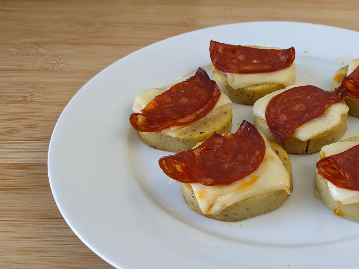 Polentakrutoneita scamorza-juustolla ja pepperonilla - kuva 3