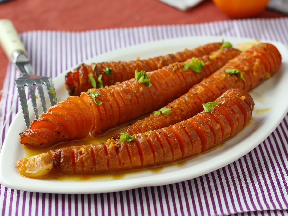 Porkkana hunaja-klementiinikastikkeessa