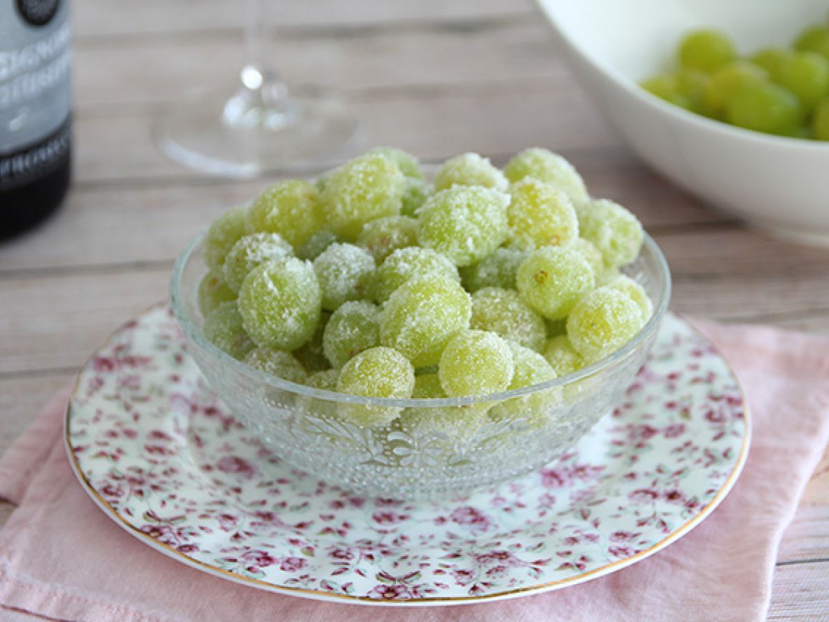 Proseccolla marinoidut viinirypäleet