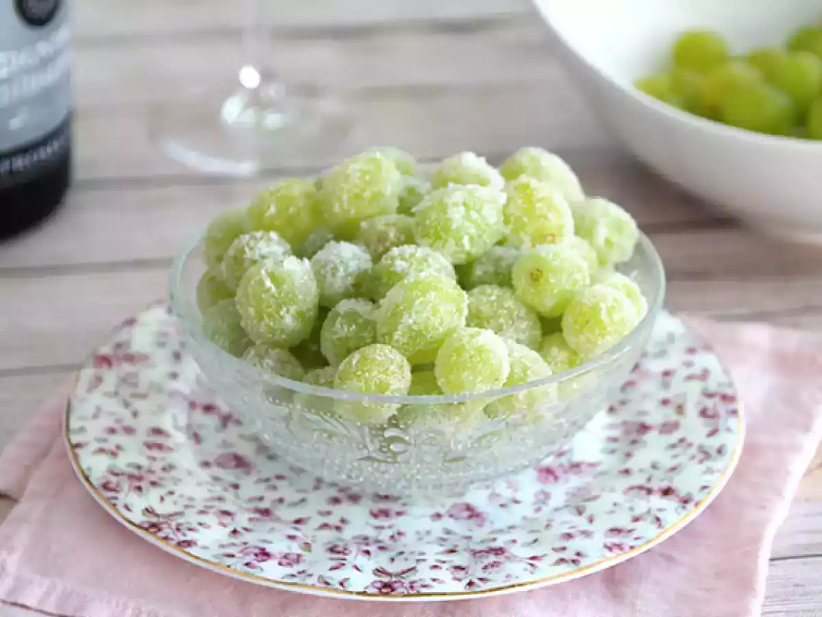 Proseccolla marinoidut viinirypäleet