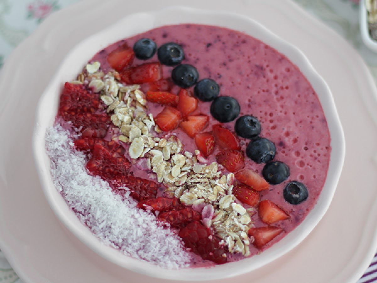 Punainen hedelmä Smoothie Bowl - kuva 2