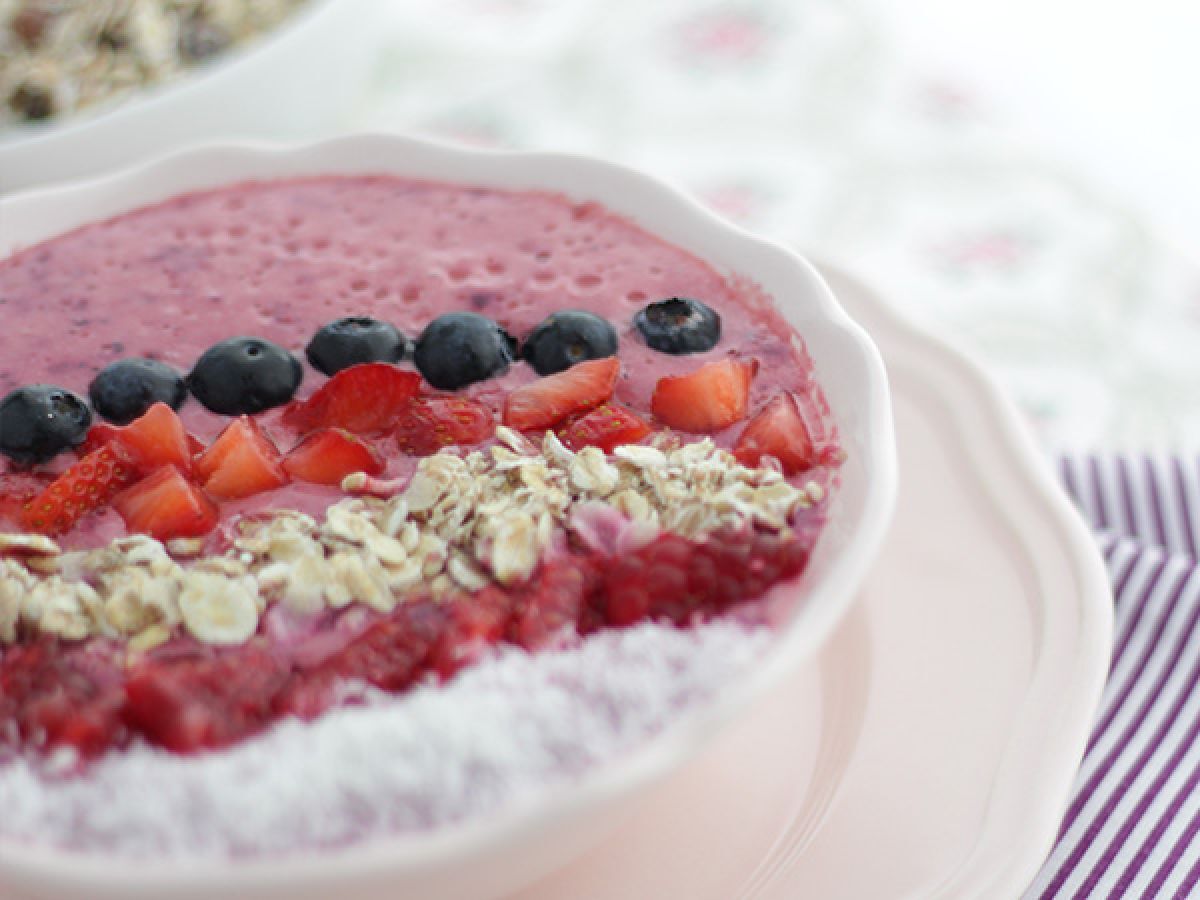 Punainen hedelmä Smoothie Bowl - kuva 3