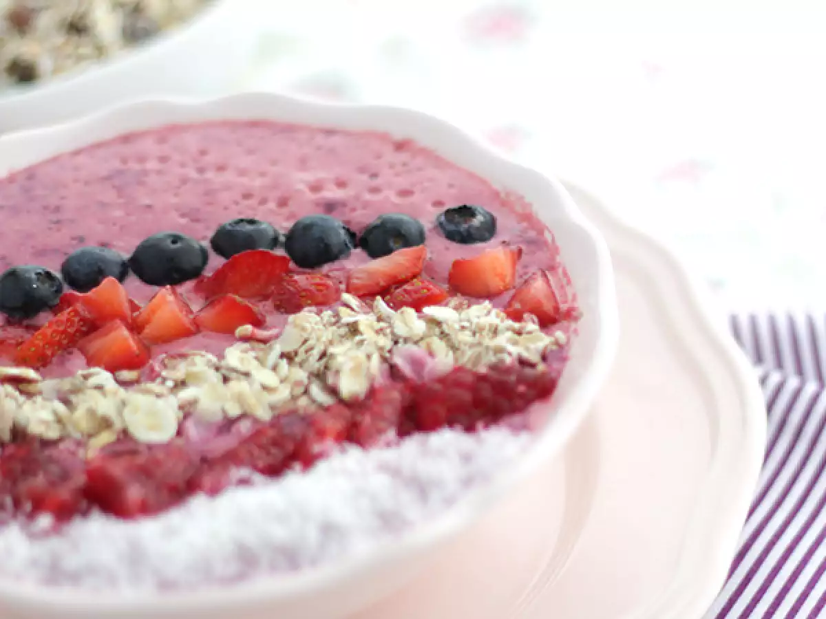 Punainen hedelmä Smoothie Bowl - kuva 3