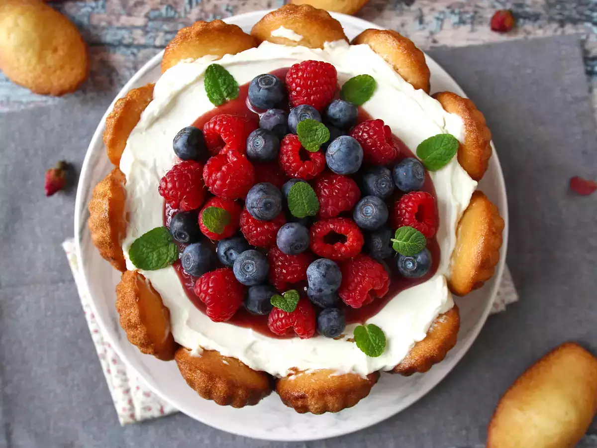 Punaisten hedelmien charlotte ja madeleinejä - kuva 5