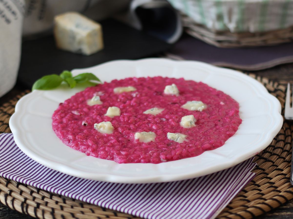 Punajuuri- ja gorgonzola-risotto: värien ja voimakkaiden makujen räjähdysmäinen yhdistelmä.