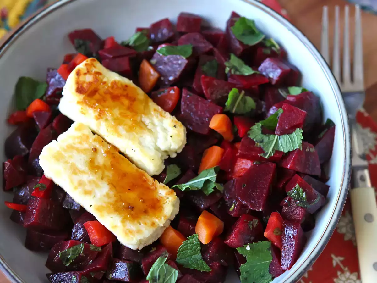 Punajuurisalaatti grillatulla halloumi-juustolla - kuva 5