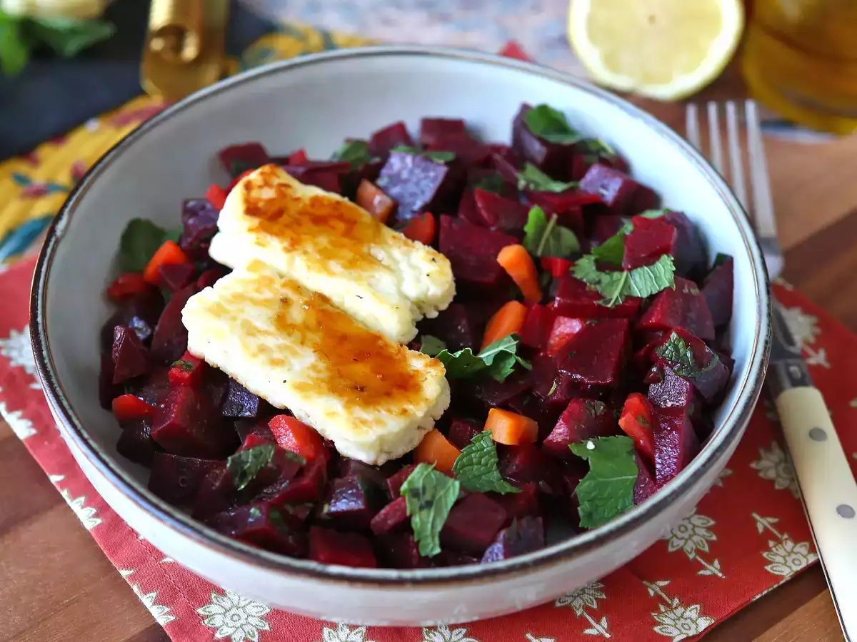 Punajuurisalaatti grillatulla halloumi-juustolla - kuva 7