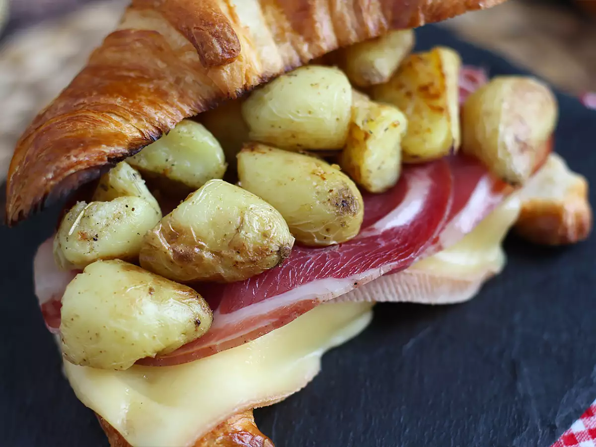 Raclette-croissantvoileipä herkulliselle brunssille - kuva 3