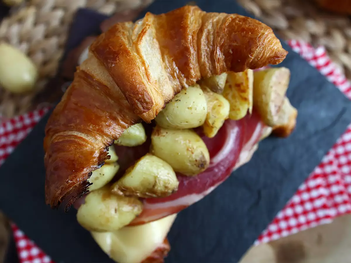 Raclette-croissantvoileipä herkulliselle brunssille - kuva 4