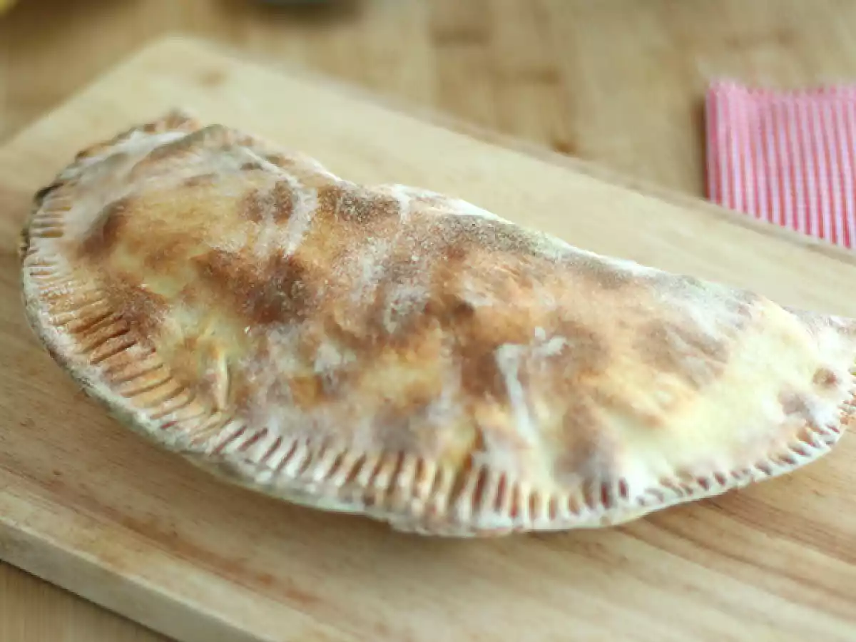 Raclette-juustolla täytetty calzone, savolaisittain