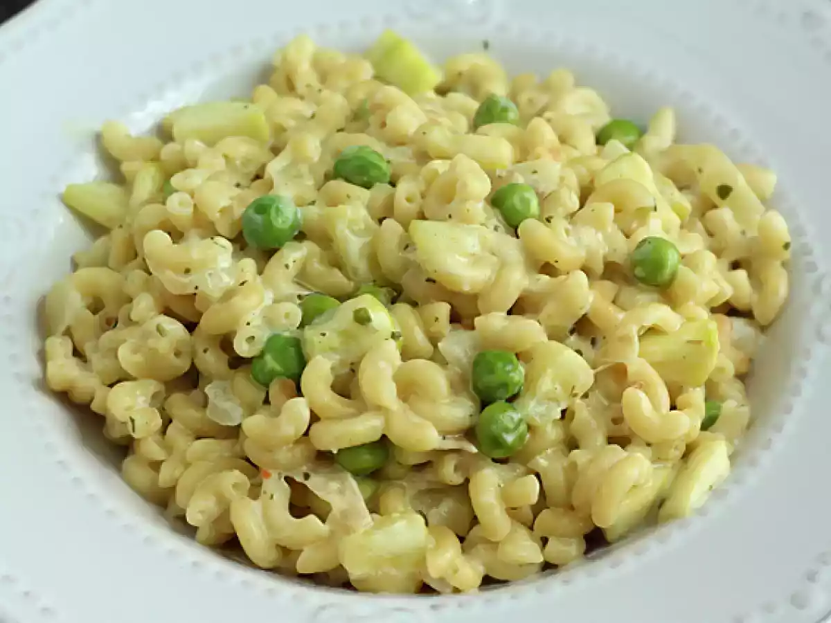 Risotto coquillettesilla, herneillä, kesäkurpitsoilla, valkosipuli-yrttijuustolla - kuva 2