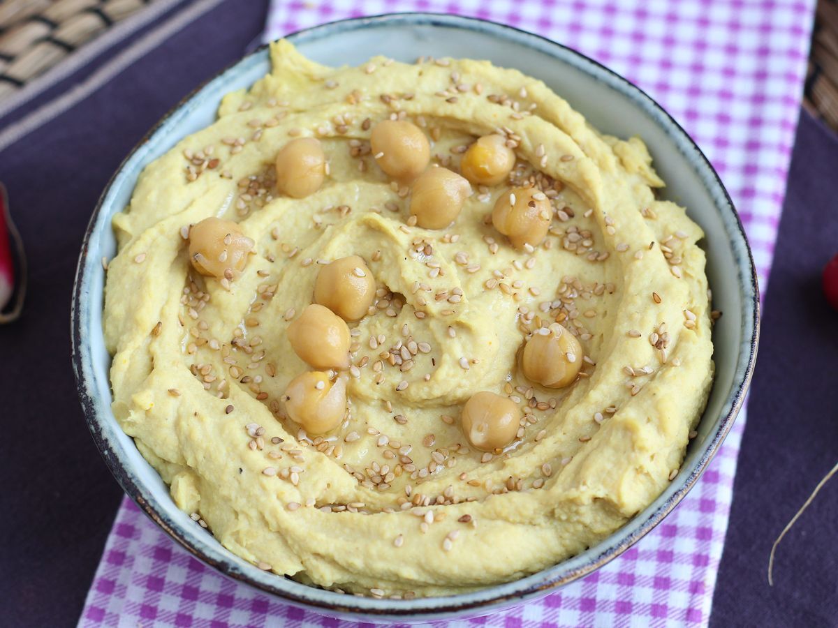 Säilötyllä sitruunalla maustettu hummus herkullisilla makuilla - kuva 2
