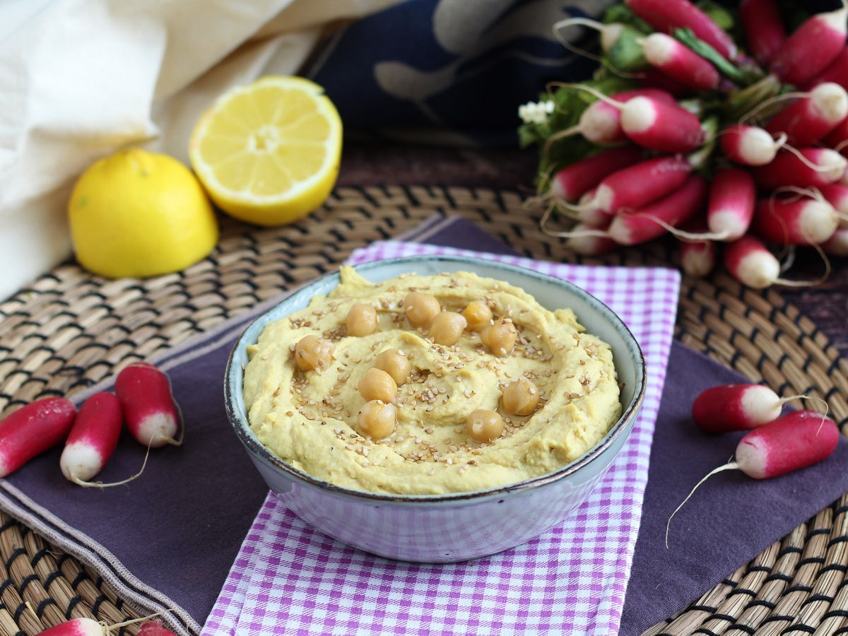 Säilötyllä sitruunalla maustettu hummus herkullisilla makuilla - kuva 3