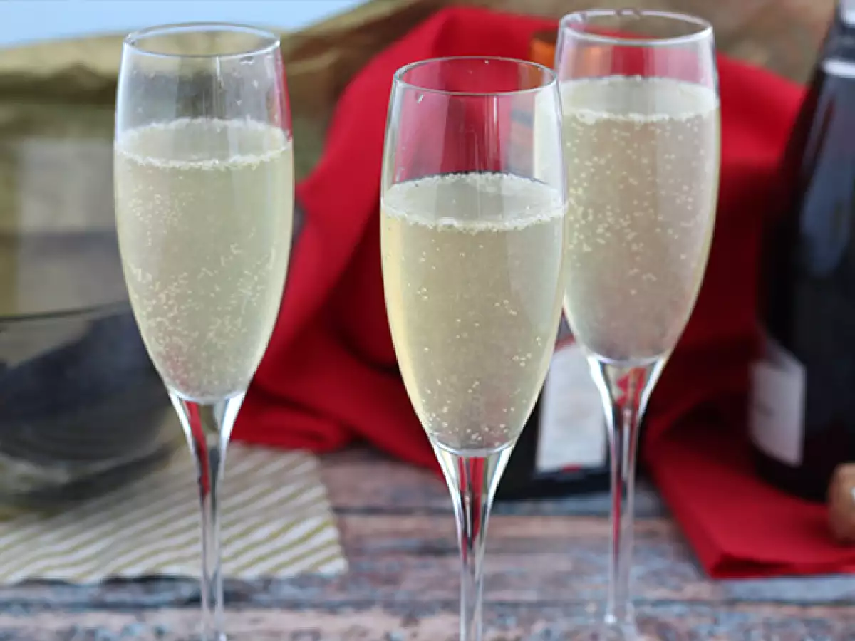 Samppanjabooli – juhlava cocktail