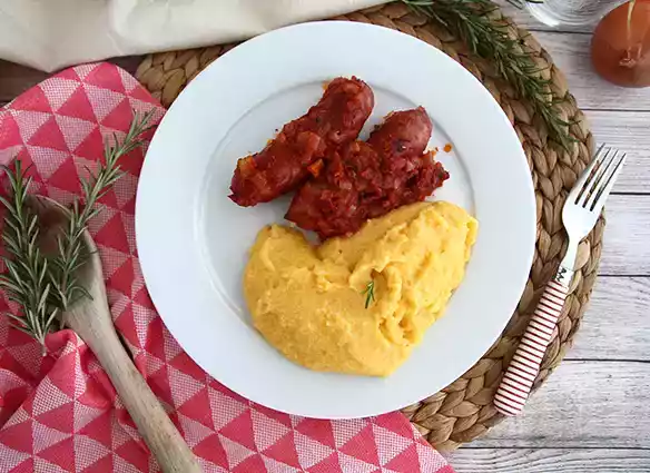 Savoyn diotit polentan ja comté-juuston kera
