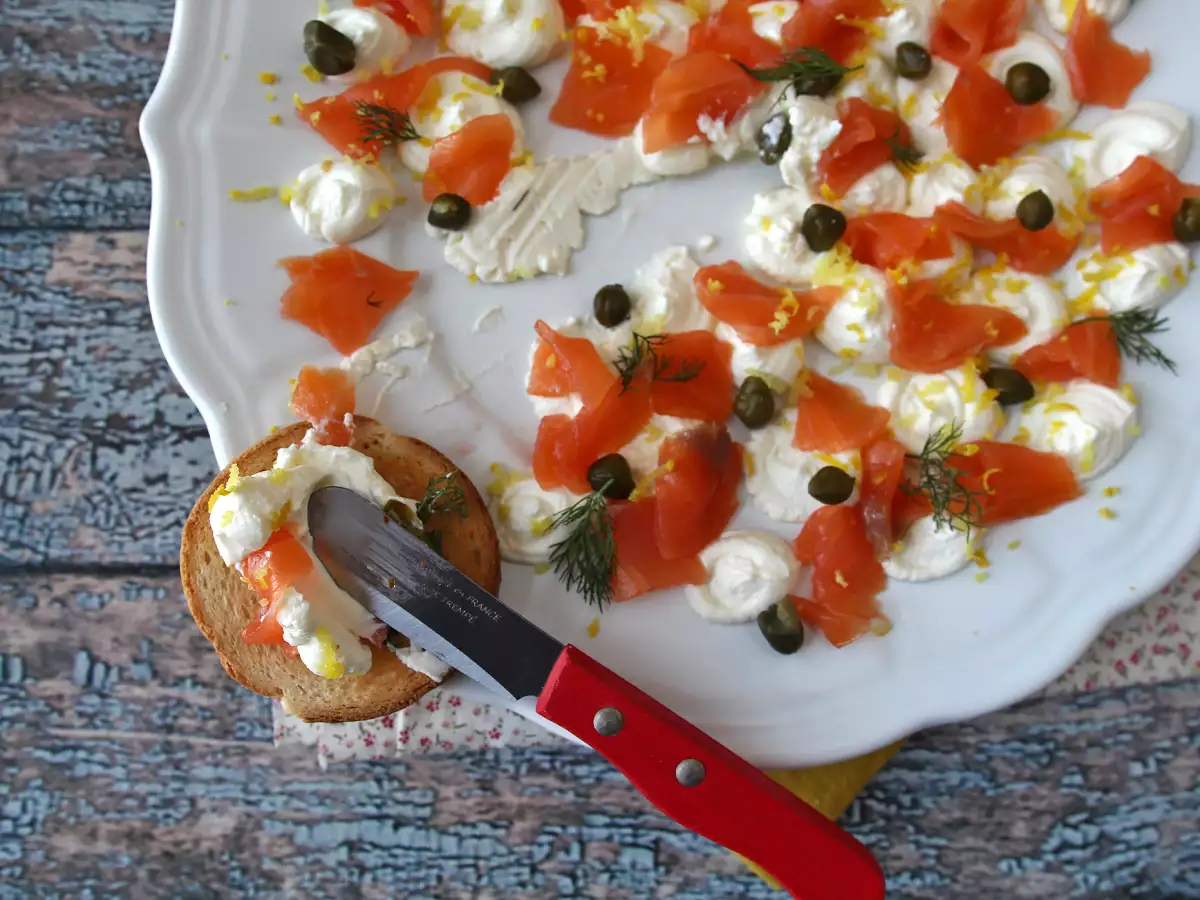 Savulohilevite aperitiivitarjottimelle