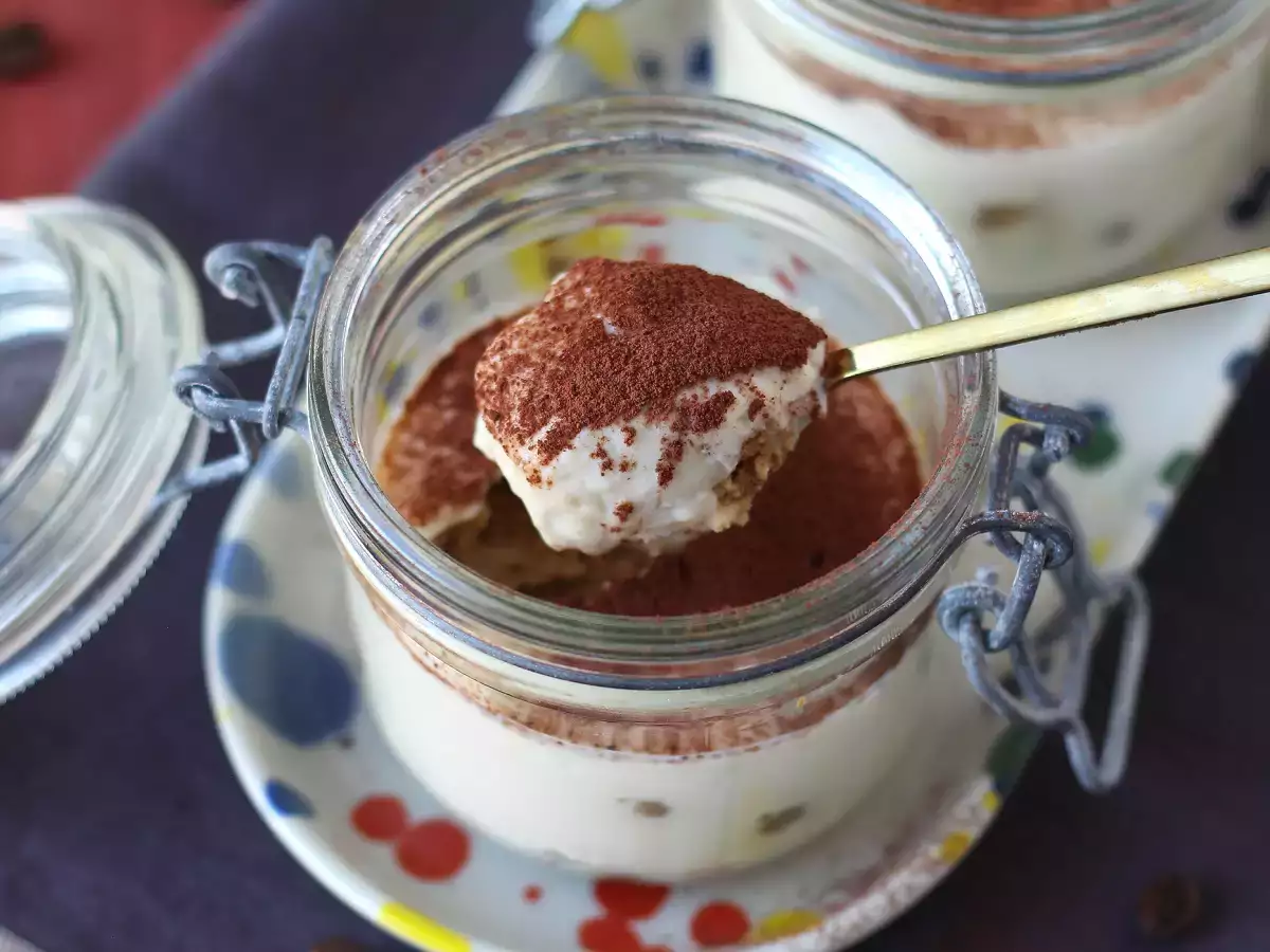 Silkkitofusta valmistettu tiramisu ilman mascarponea ja munia - kuva 4
