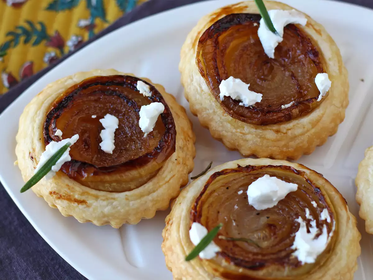 Sipuli-tarte Tatin -leivokset