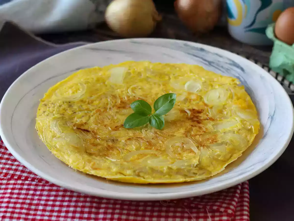 Sipuliomeletti, maukas ja helposti valmistettava resepti