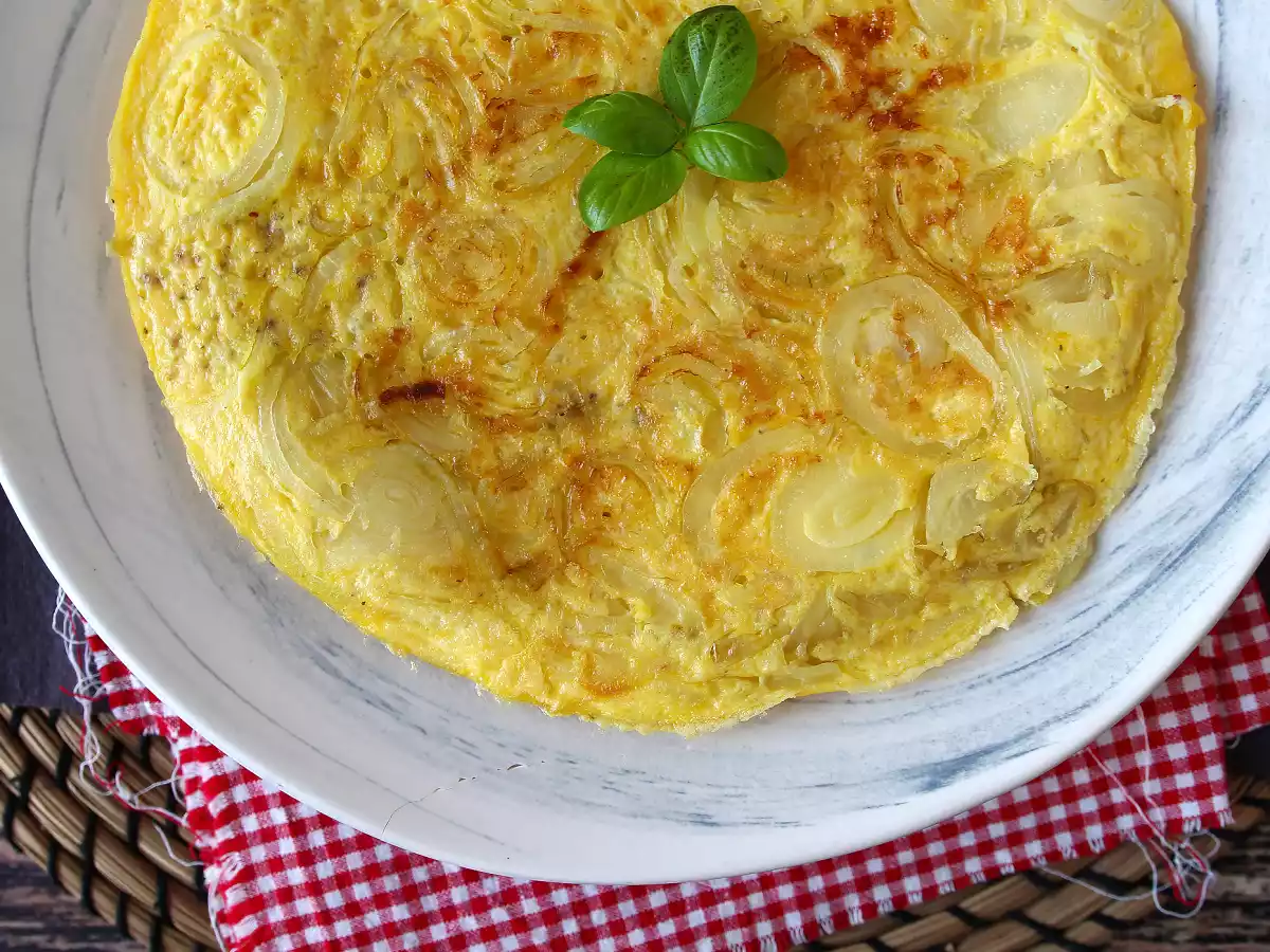 Sipuliomeletti, maukas ja helposti valmistettava resepti - kuva 4