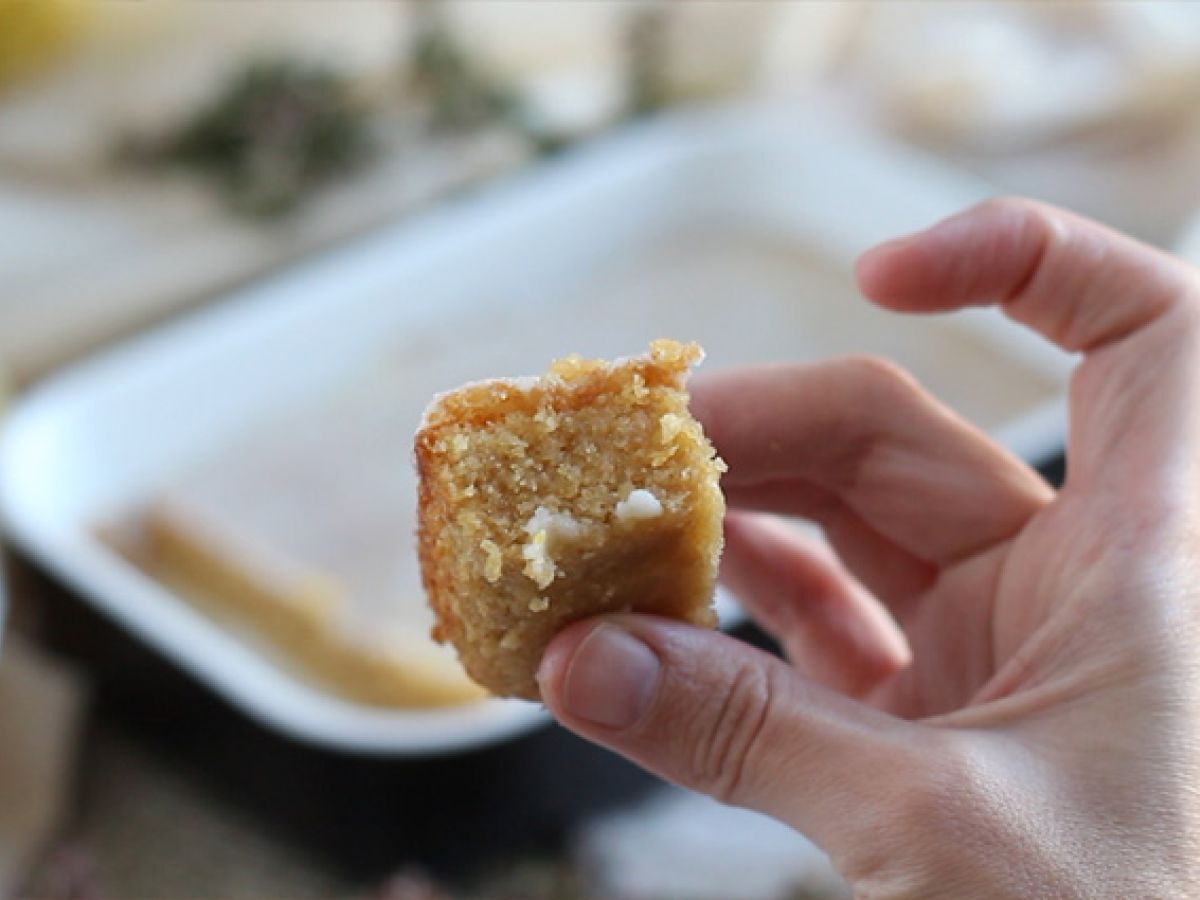 Sitruuna- ja kaurahiutale-brownie sitruunakuorrutteella - kuva 3