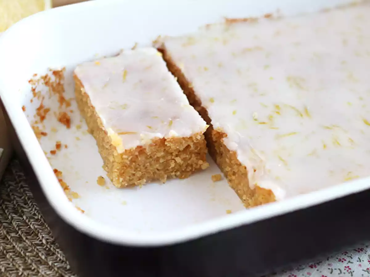 Sitruuna- ja kaurahiutale-brownie sitruunakuorrutteella - kuva 4