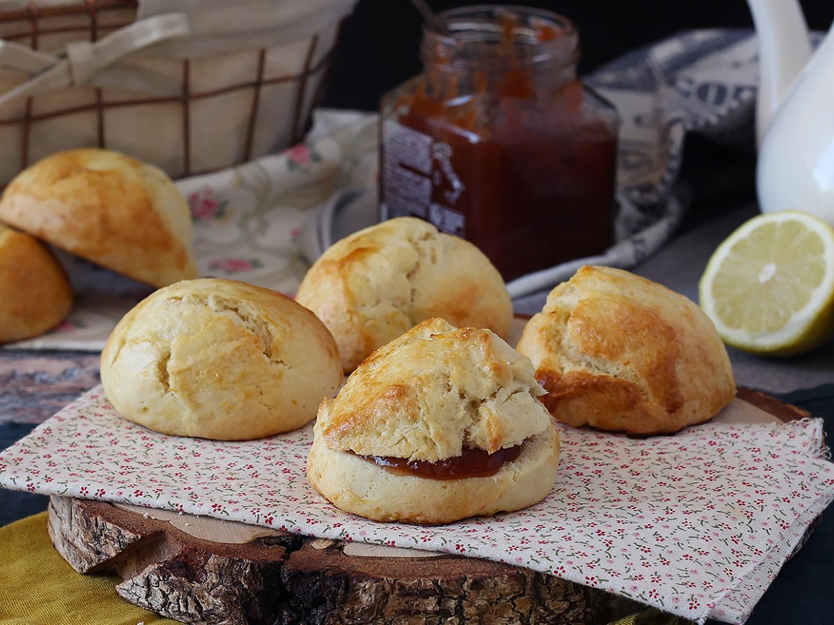 Sitruunankuorilla varustetut scones - kuva 5