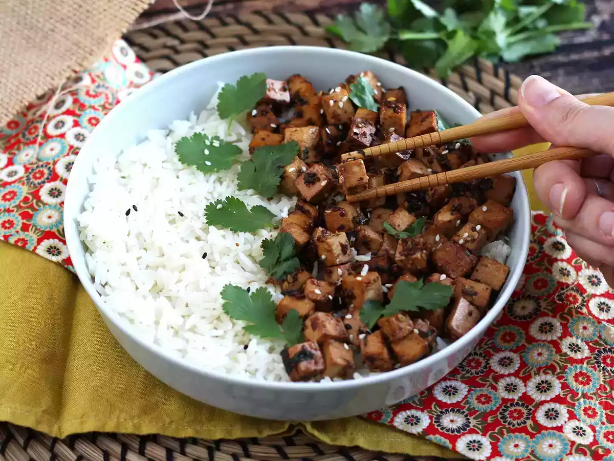 Soijakastikkeessa marinoitu tofu - kuva 4