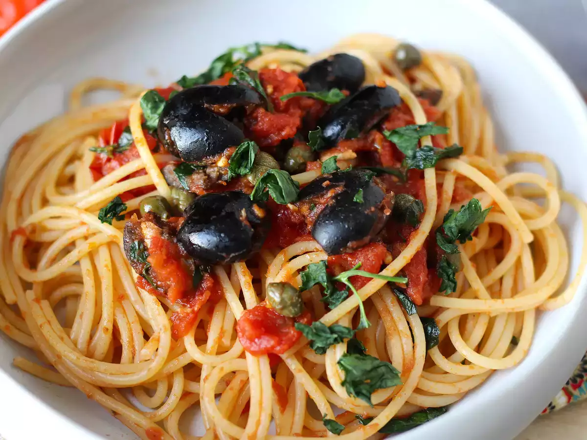 Spagetti alla puttanesca – nopea ja maukas pasta-annos - kuva 4