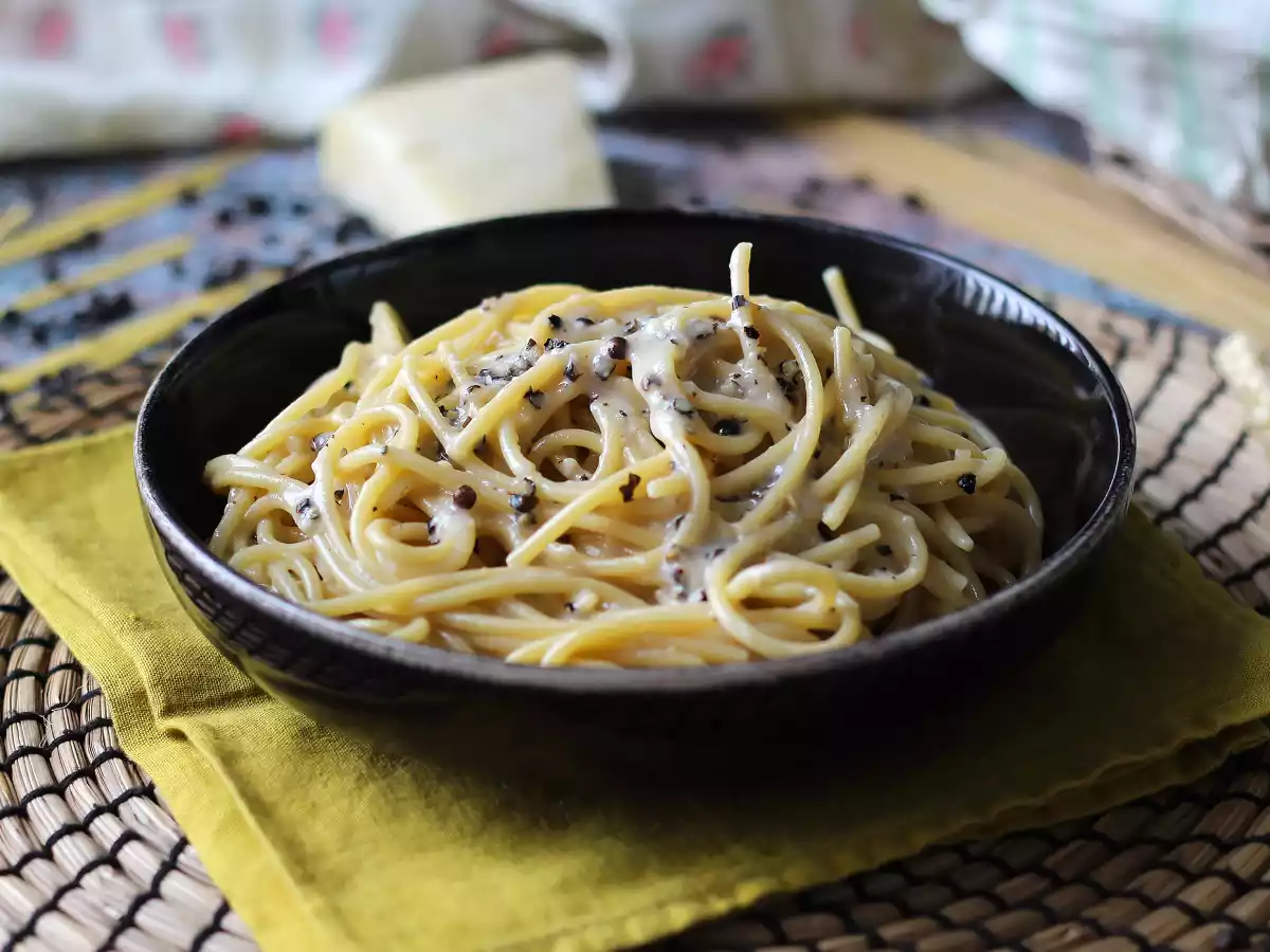 Spagetti cacio e pepe: 3 ainesosaa, makuräjähdys!