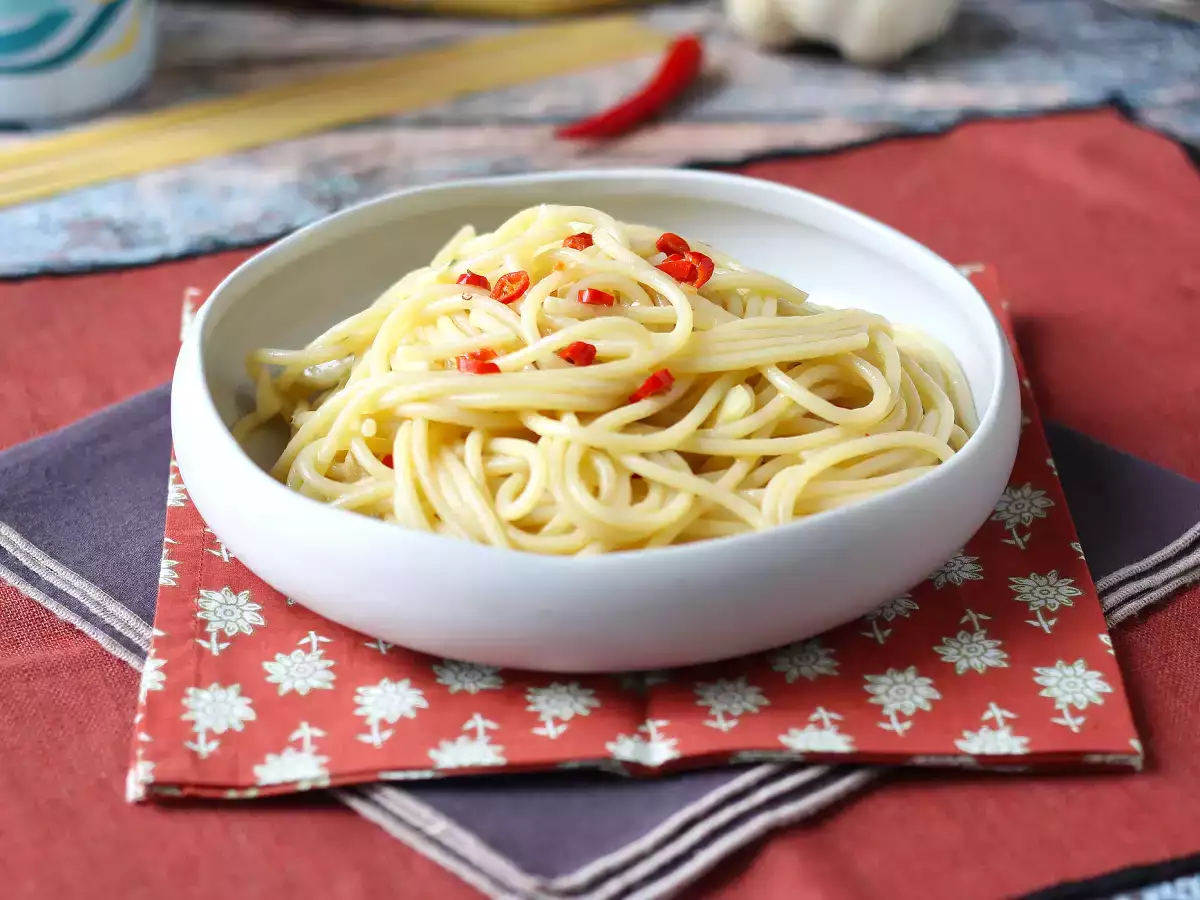 Spaghetti aglio, olio e peperoncino – italialaisen keittiön nopea klassikko - kuva 2