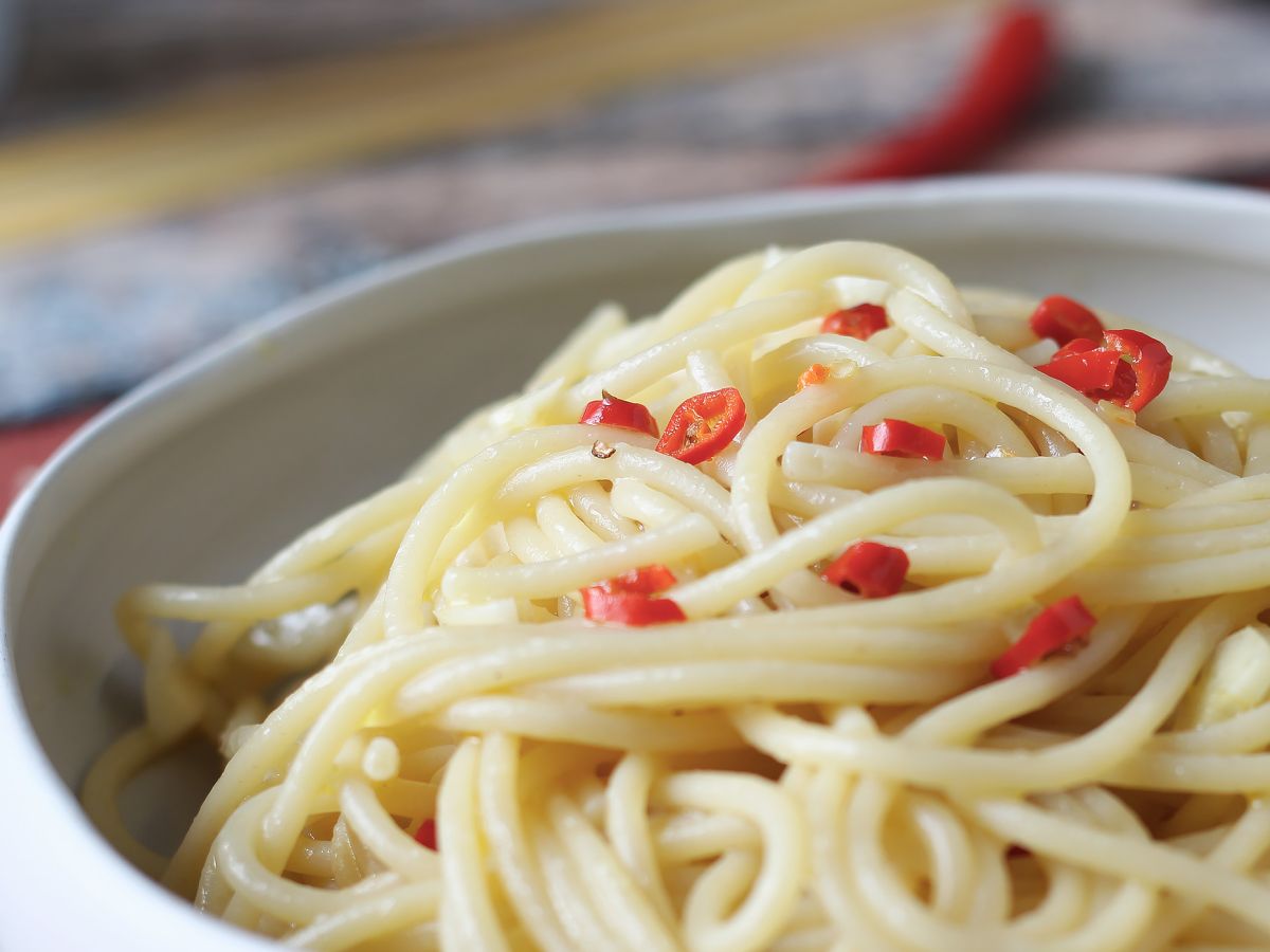 Spaghetti aglio, olio e peperoncino: italialaisen perinteen viime hetken ruokalaji
