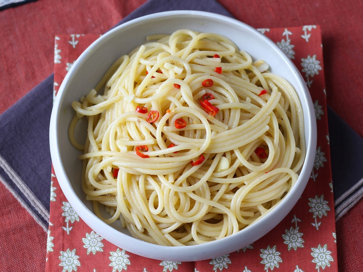 Spaghetti aglio, olio e peperoncino: italialaisen perinteen viime hetken ruokalaji - kuva 3
