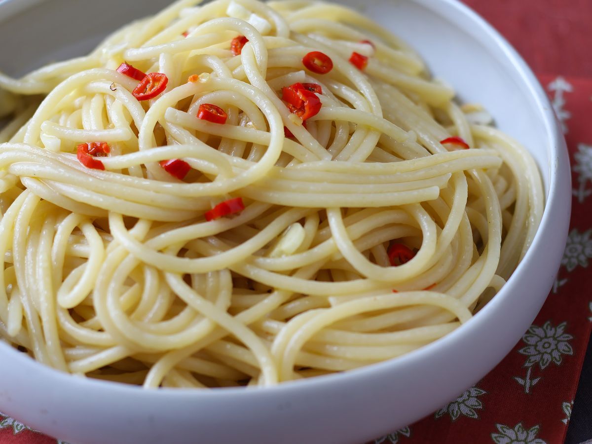 Spaghetti aglio, olio e peperoncino: italialaisen perinteen viime hetken ruokalaji - kuva 5