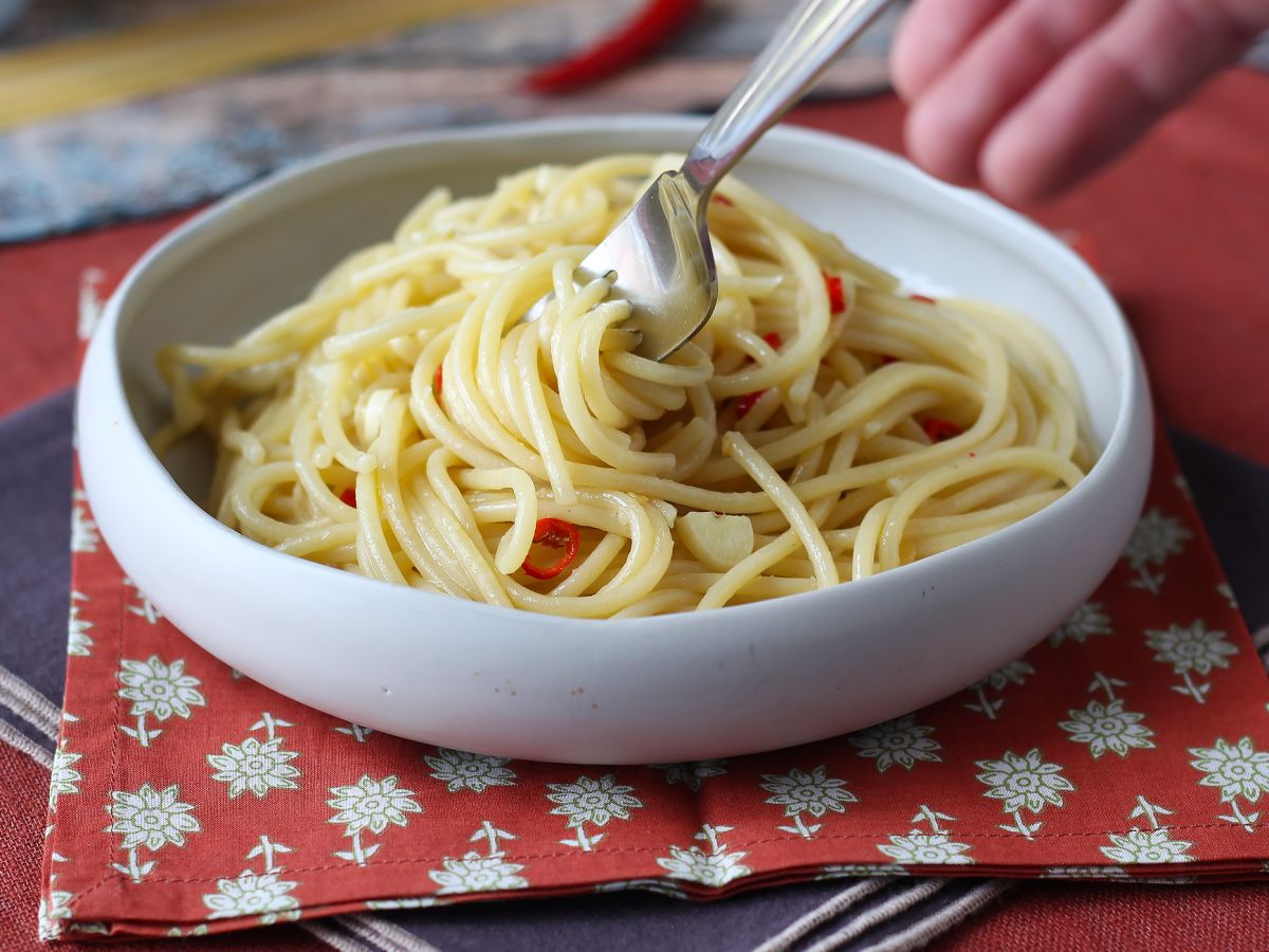 Spaghetti aglio, olio e peperoncino: italialaisen perinteen viime hetken ruokalaji - kuva 6