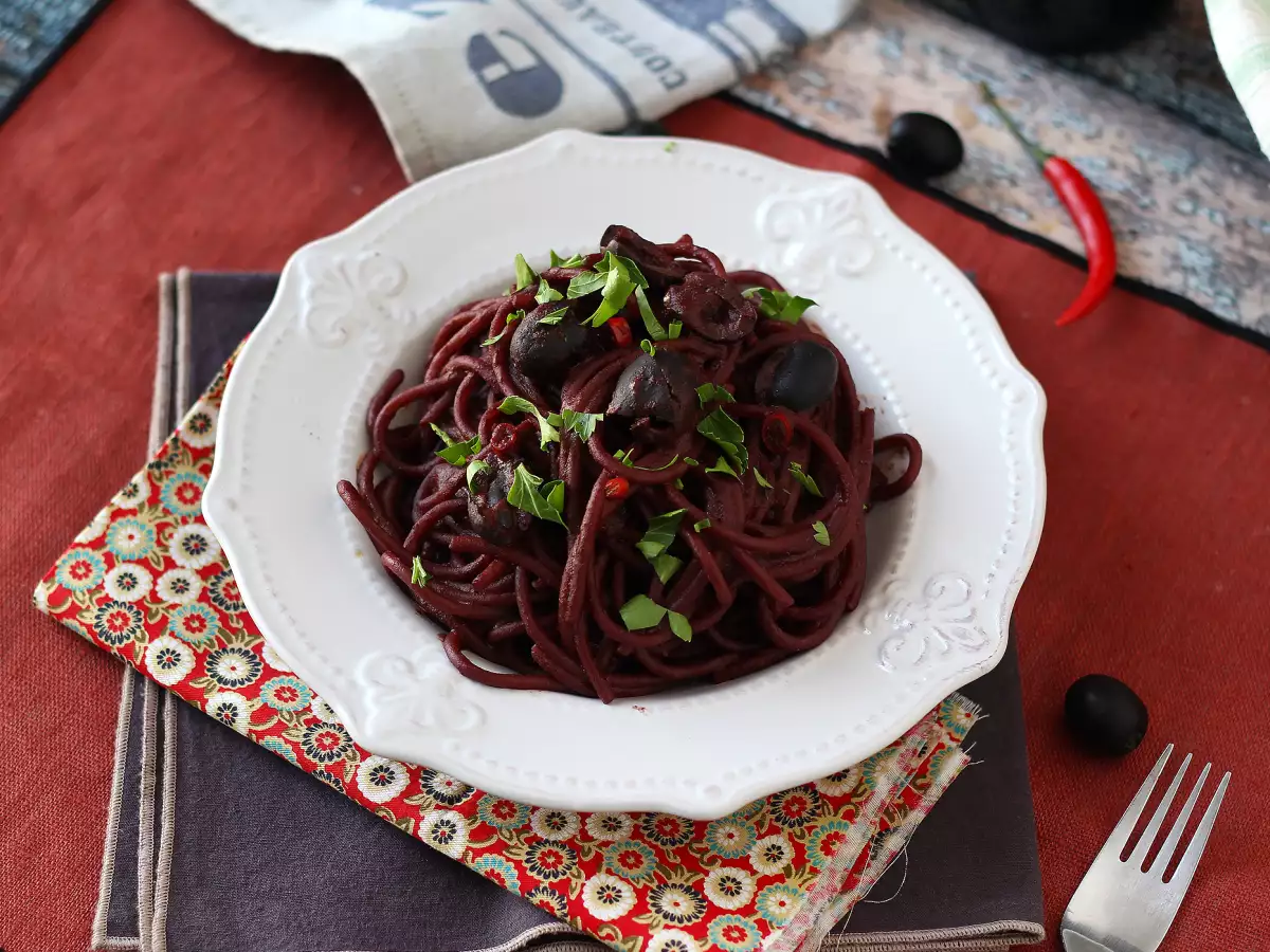 Spaghetti al fuoco di Bacco: punaviinispagetti, jolla tuot pöytään jotain erityistä - kuva 2
