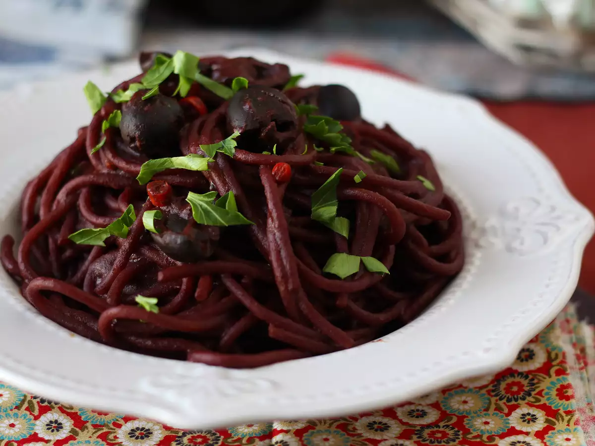 Spaghetti al fuoco di Bacco: punaviinispagetti, jolla tuot pöytään jotain erityistä - kuva 3