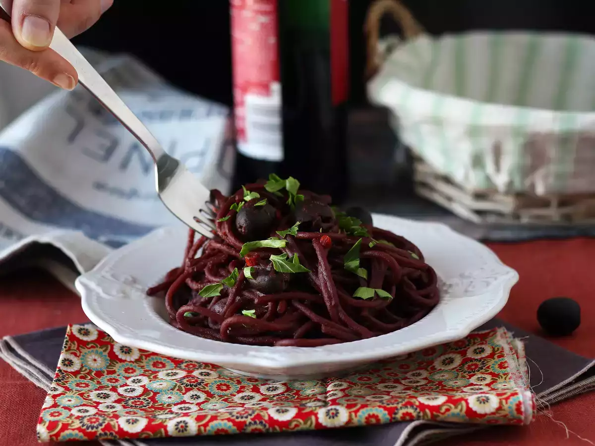 Spaghetti al fuoco di Bacco: punaviinispagetti, jolla tuot pöytään jotain erityistä - kuva 4