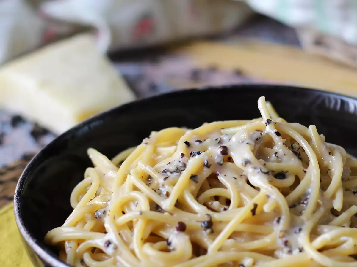 Spaghetti cacio e pepe: 3 ainesosaa ja makujen räjähdys! - kuva 3