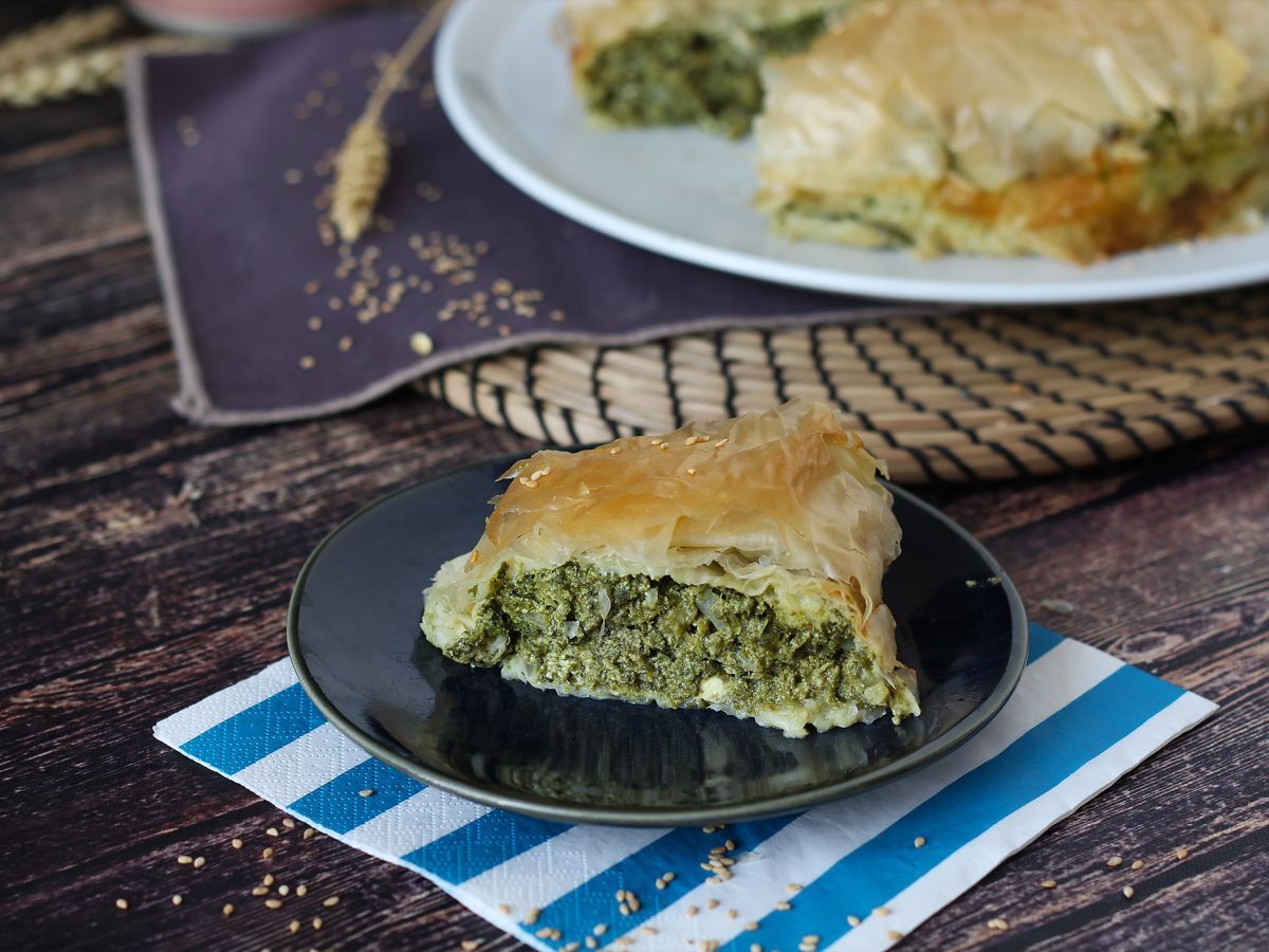 Spanakopita, superhelppo kreikkalainen piirakka pinaatilla ja fetajuustolla. - kuva 3