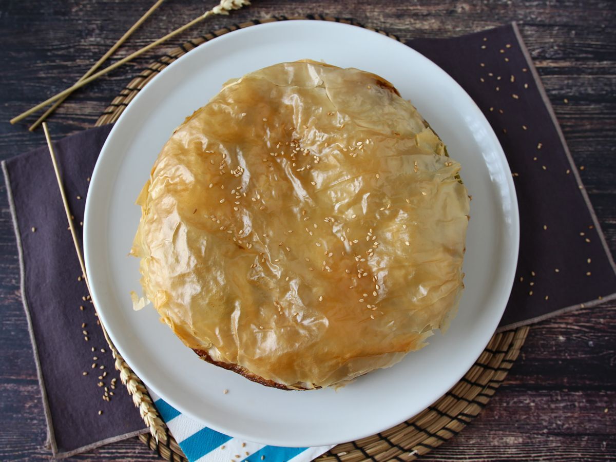 Spanakopita, superhelppo kreikkalainen piirakka pinaatilla ja fetajuustolla. - kuva 4