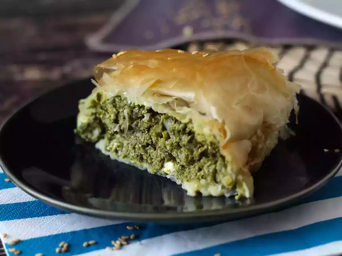 Spanakopita, superhelppo kreikkalainen piirakka pinaatilla ja fetajuustolla. - kuva 5