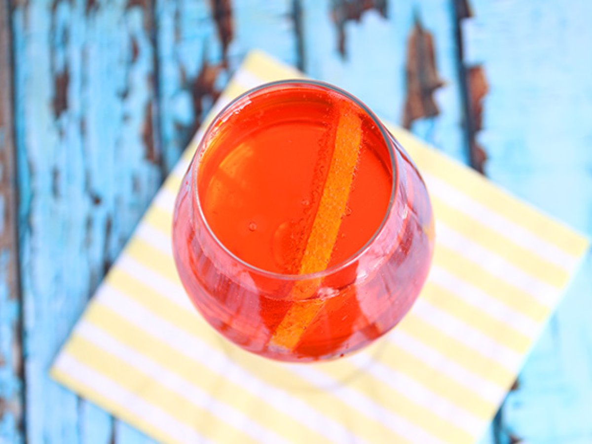 Spritz, kuuluisa italialainen cocktail Aperolilla - kuva 3