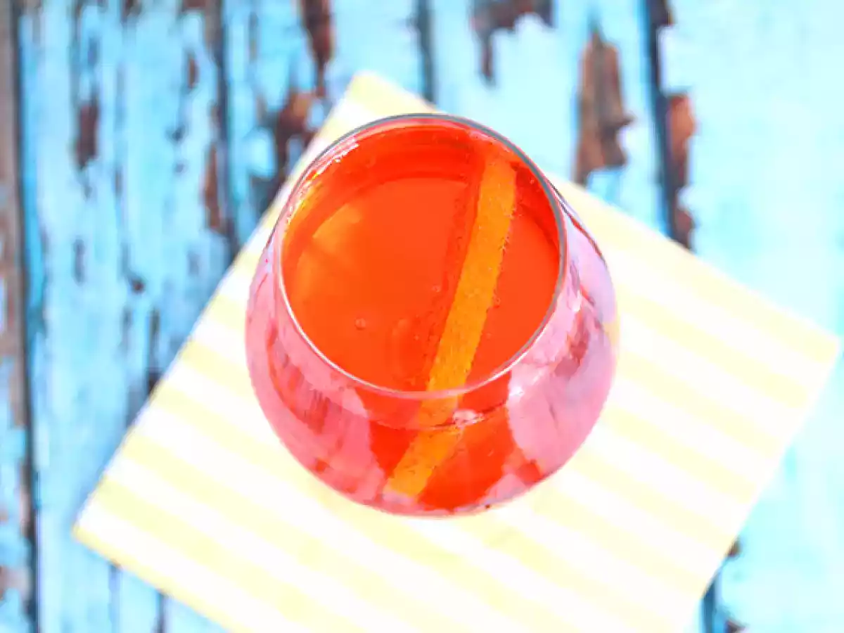 Spritz, kuuluisa italialainen cocktail Aperolilla - kuva 3