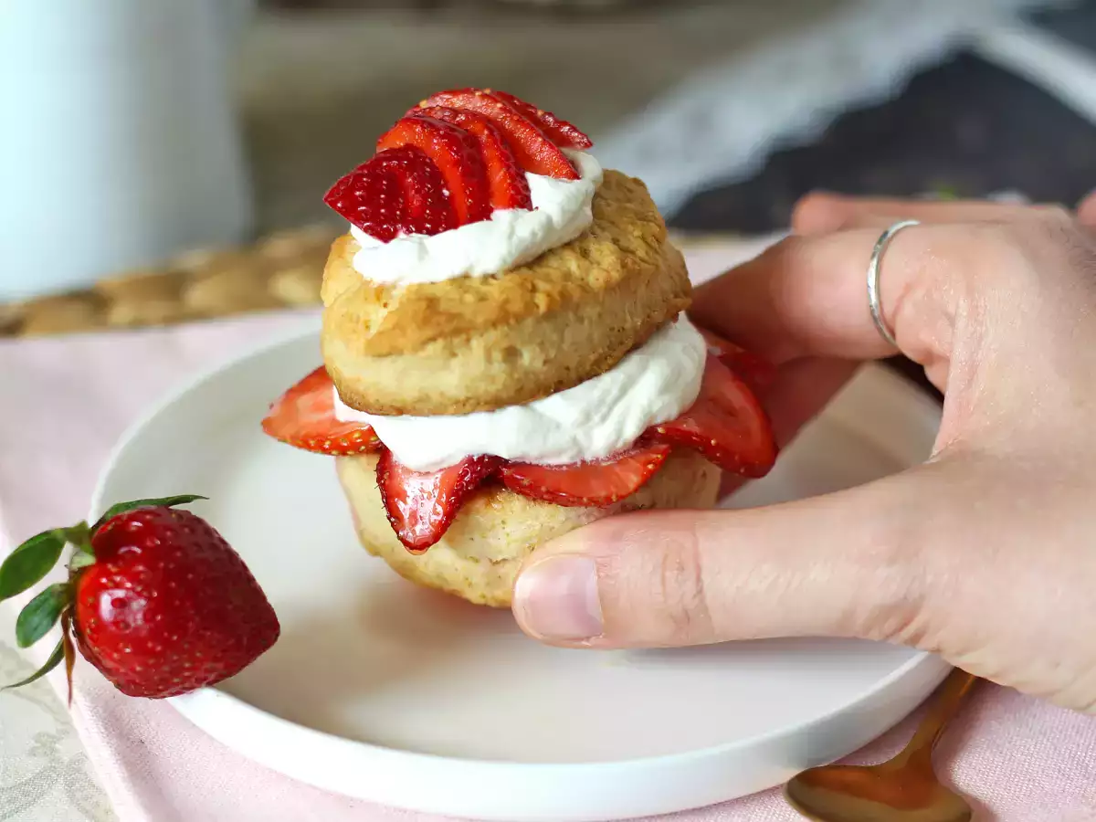 Strawberry shortcake – amerikkalainen mansikka-kermakakku, joka onnistuu aina - kuva 2
