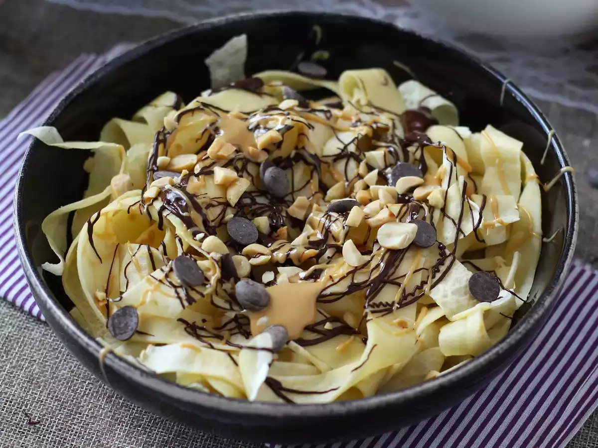 Suklaa-maapähkinävoilla kuorrutetut crêpe-tagliatelle - kuva 6