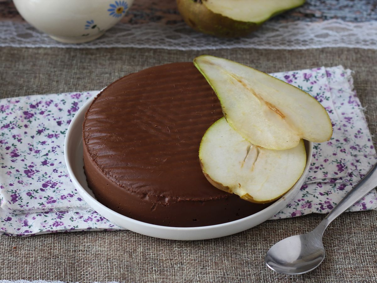 Suklaa-päärynäfudge, superhelppo jälkiruoka, jossa on vain 2 ainesosaa!