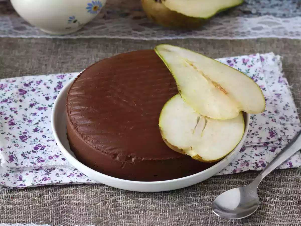 Suklaa-päärynäfudge, superhelppo jälkiruoka, jossa on vain 2 ainesosaa!